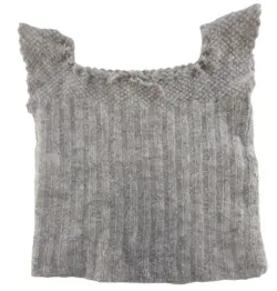 Hjemmestrikket beige uld vest str. 104-110