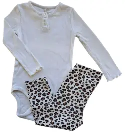 PDL råhvid rib body og H&M leggings med dyreprint str. 86