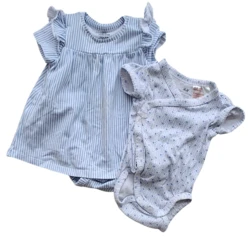 H&M hvid og lyseblå kortærmede body og kjole