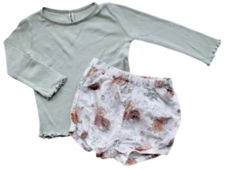 Pomp de lux lysegrøn bluse og H&M bloomers str. 80