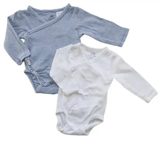 H&M to langærmede slå-om body's str. 56