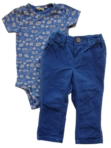 Wheat mørkeblå body og H&M bukser str. 74