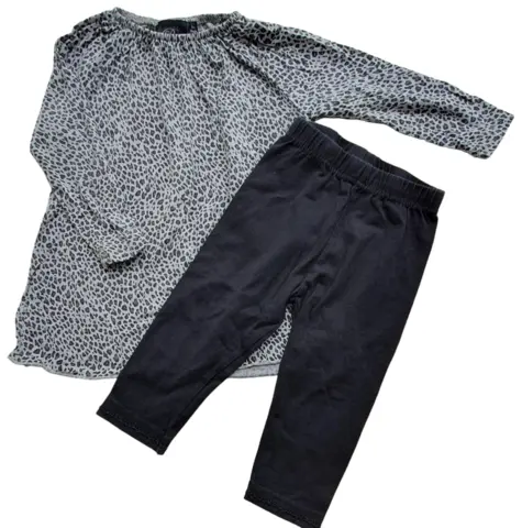 Petit tynd grå kjole og Friends leggings str. 74