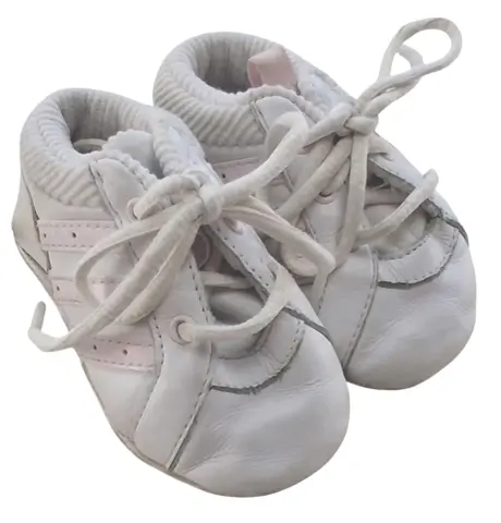 Adidas små hvide bløde sko str. 18