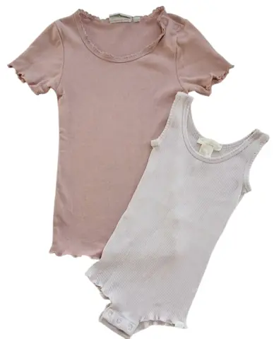 Wheat kortærmet rib bluse og minimalisme body str. 92