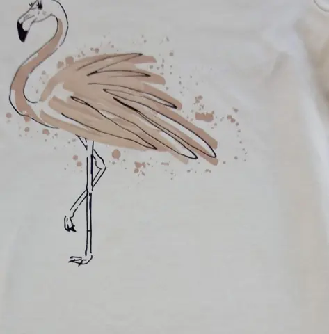 Pomp de lux beige kortærmet T-shirt str. 110-116, nærbillede.