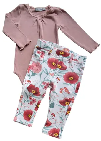 Wheat rosa body og H&M blomstrede bukser str. 74