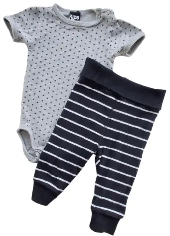 Kids up lysegrå body og H&M sorte bukser str. 62