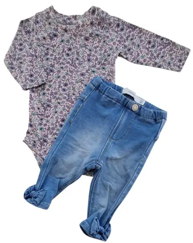 Guppy rosa blomstret body og Name it bukser str. 56