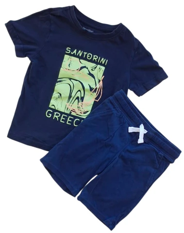 H&M mørkeblå shorts og Lupilu T-shirt str. 110