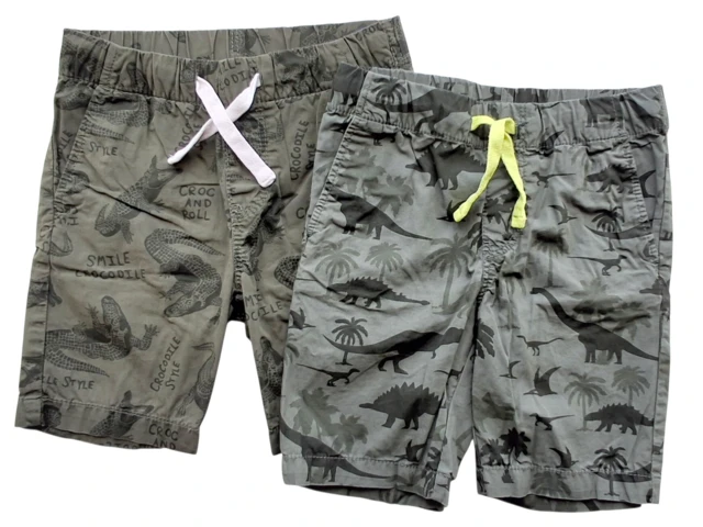H&M to par armygrønne shorts str. 104